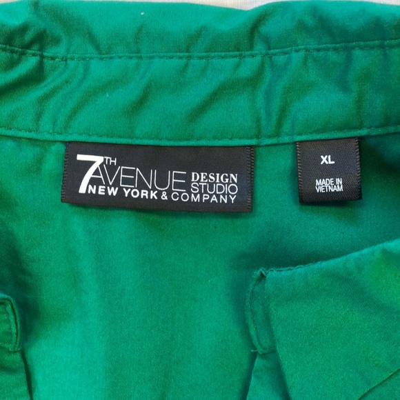 New York & Company Women’s Button Down Dress Shirt/ Size: XL - Picture 3 of 6